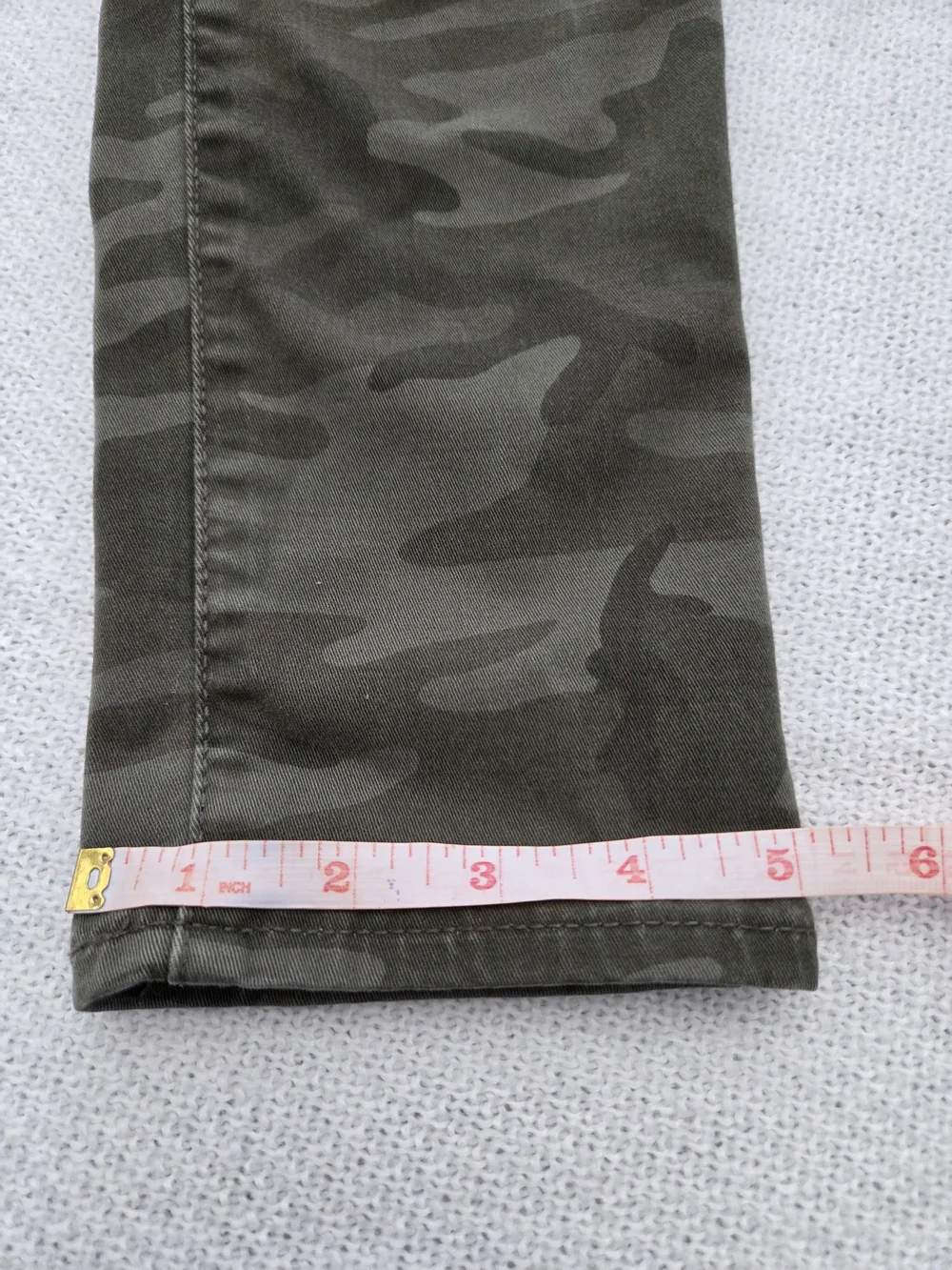 Levi's Women's Skinny Camo Pants in Olive Green - Picture 4 of 6